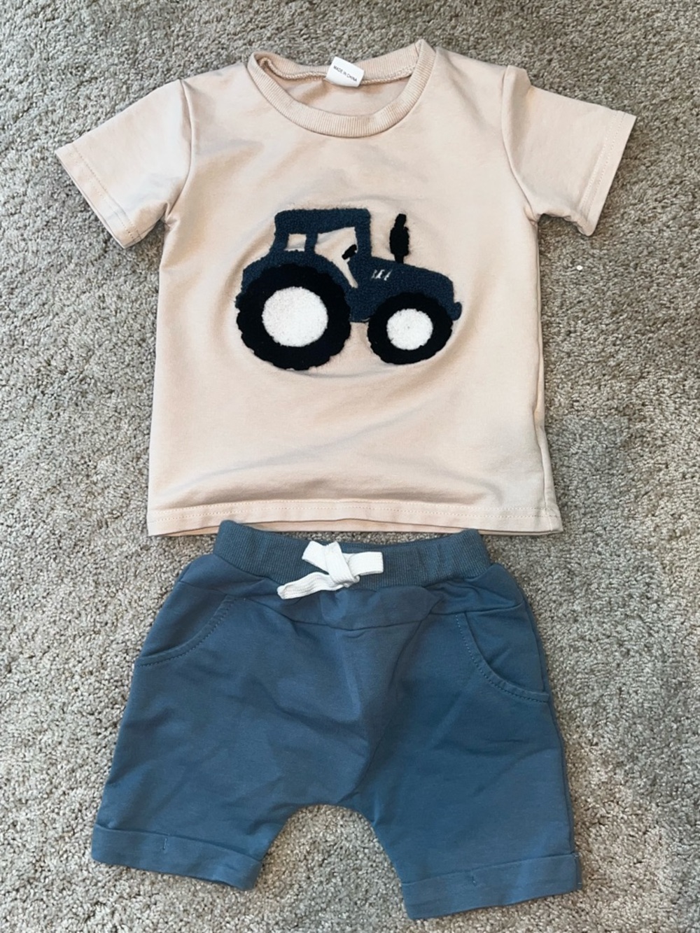 🚜Toddler Beige Tractor Tee w/ Blue Shorts Set